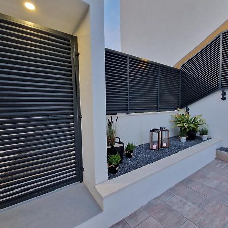 Apartman Marcelina 1 With Private Pool 特罗吉尔 外观 照片