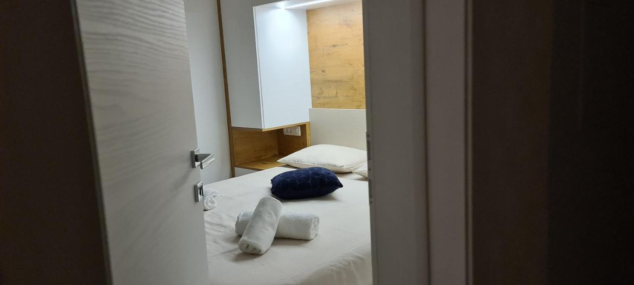 Apartman Marcelina 1 With Private Pool 特罗吉尔 外观 照片