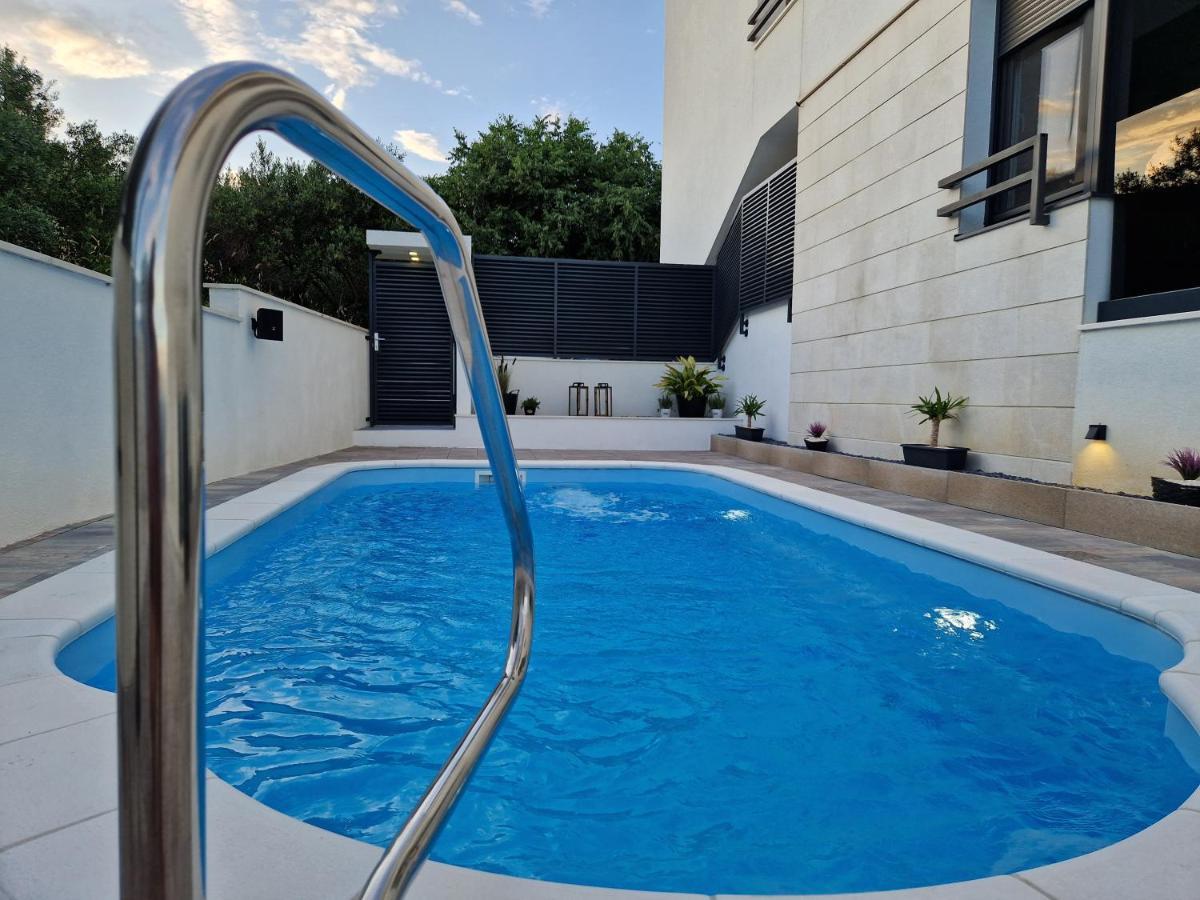 Apartman Marcelina 1 With Private Pool 特罗吉尔 外观 照片