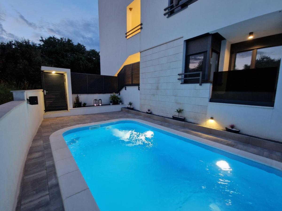 Apartman Marcelina 1 With Private Pool 特罗吉尔 外观 照片